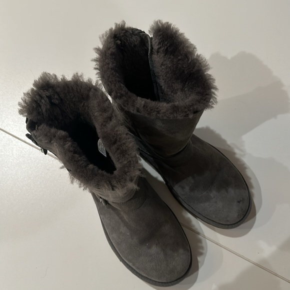 UGG BOOTS - Picture 3 of 9
